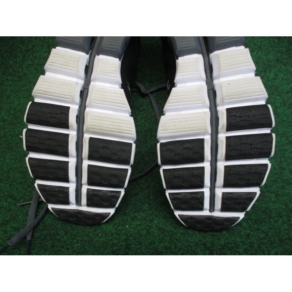 On Running Cloudflow Mens Size 9.5 Black Gray White Comfort Shoes Sneakers - Picture 11 of 13